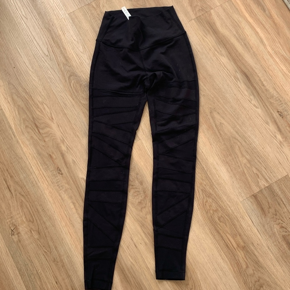 Lululemon size 6 leggings